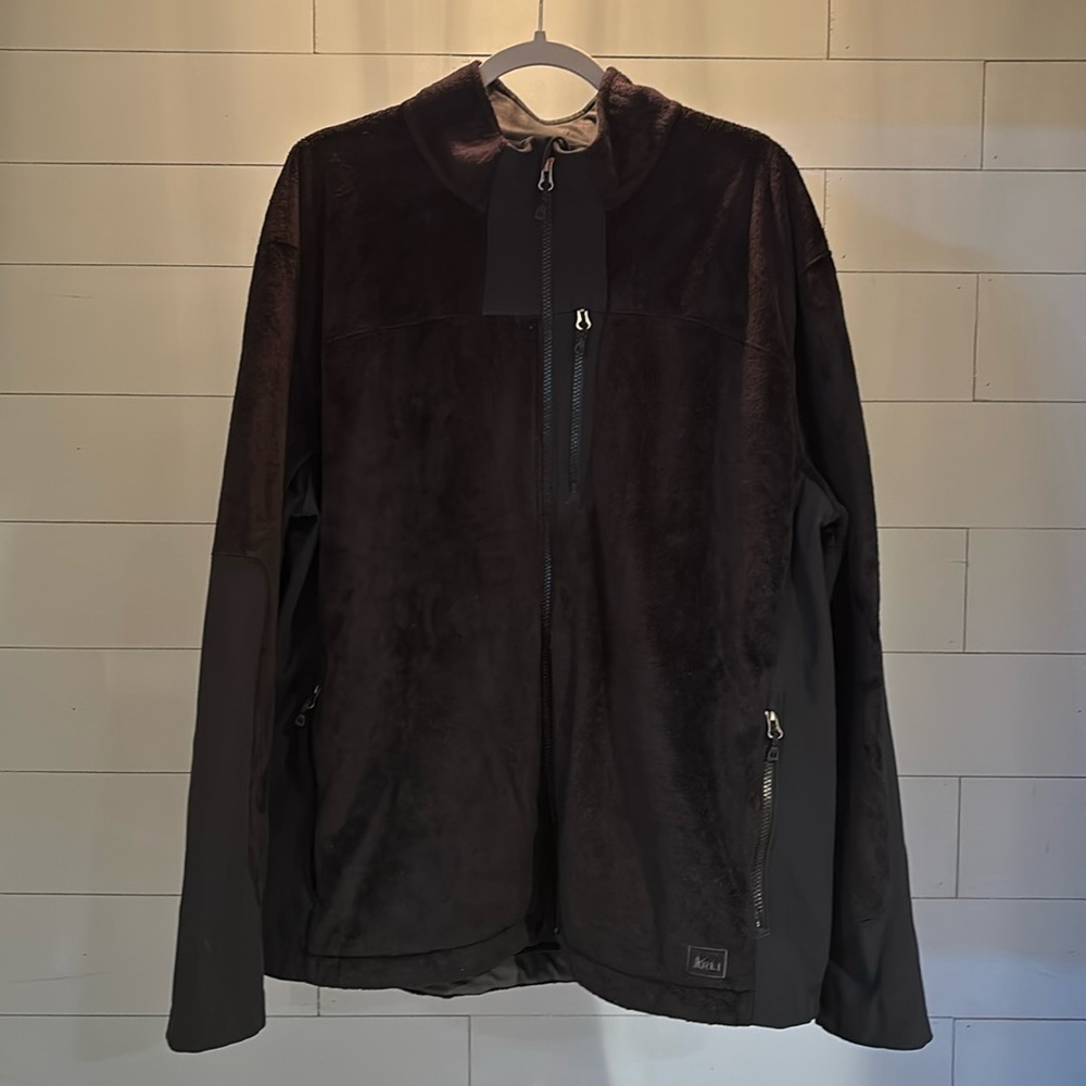 REI‎ black fleece jacket